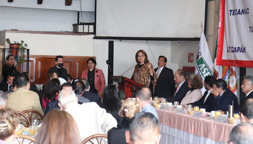 Ante empresarios, Ana Lilia defiende su iniciativa sobre gobiernos de coalición