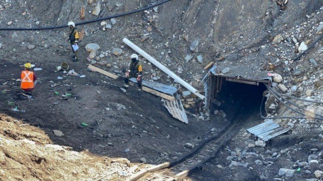Mineros quedan atrapados en mina de carbón; AMLO confirma plan de emergencia con militares