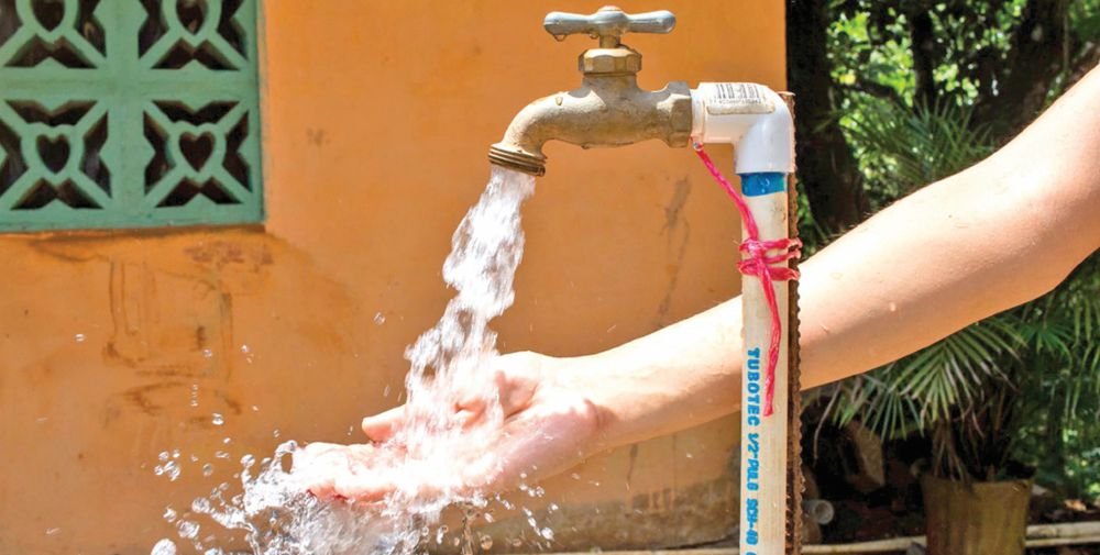Restauran servicio de agua potable en colonias de Toluca