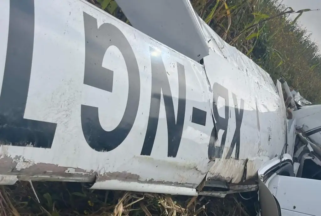 Tres fallecidos tras caída de avioneta en Otzolotepec