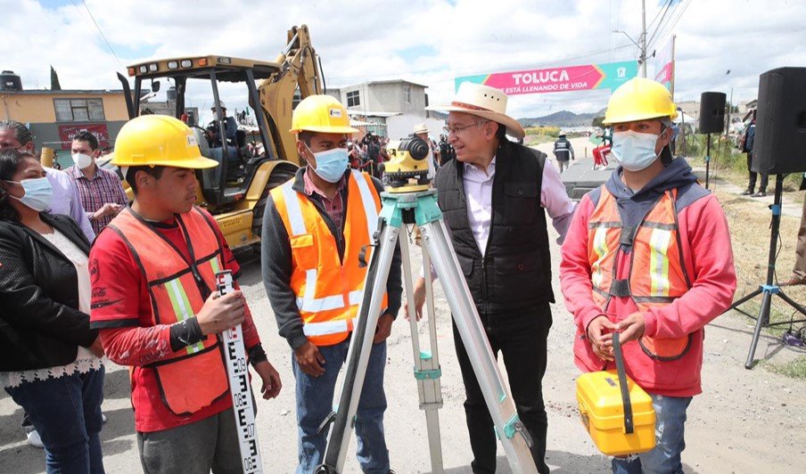 Raymundo Martínez inicia obras de drenaje y pavimentación en Santiago Miltepec, #Toluca