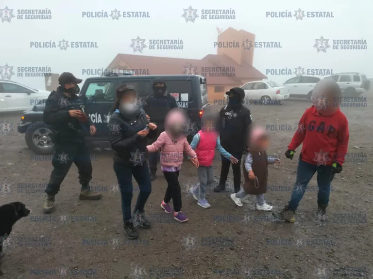Rescatan a mujer con tres niñas, extraviadas en el Nevado de Toluca