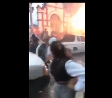 Camioneta atropella a multitud en Almoloya de Juárez; casi lo linchan. Video