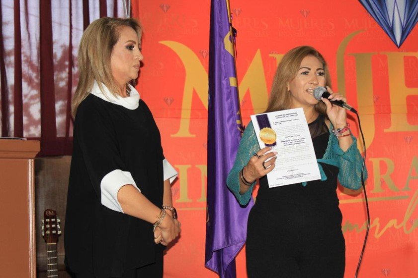Toma protesta Embajadora Cultural de Mujeres Inquebrantables