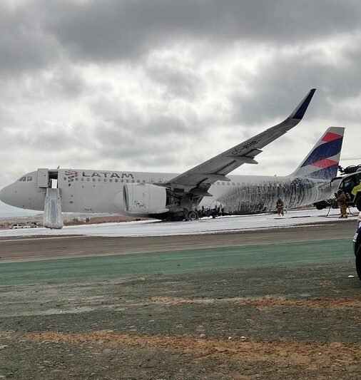 Avión se estrella con autobús en Aeropuerto de Lima. VIDEO