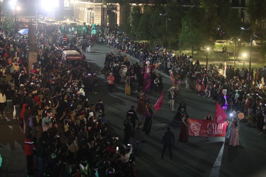 Miles de catrinas y catrines invadieron #Toluca