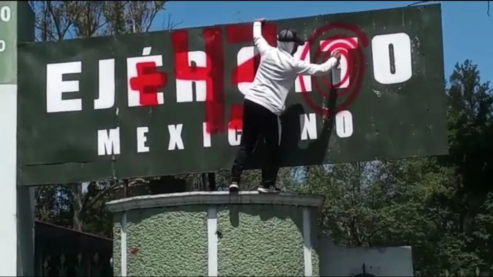 Militares arremeten contra Encinas, para intentar desviar atención de sus crímenes contra Ayotzinapa