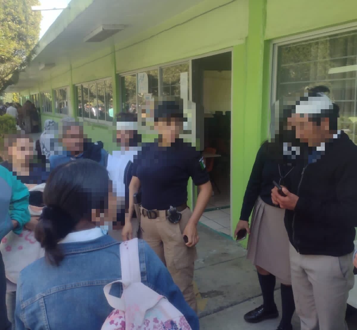 Ingresan a golpear a estudiantes en colegio de Metepec; 4 heridos