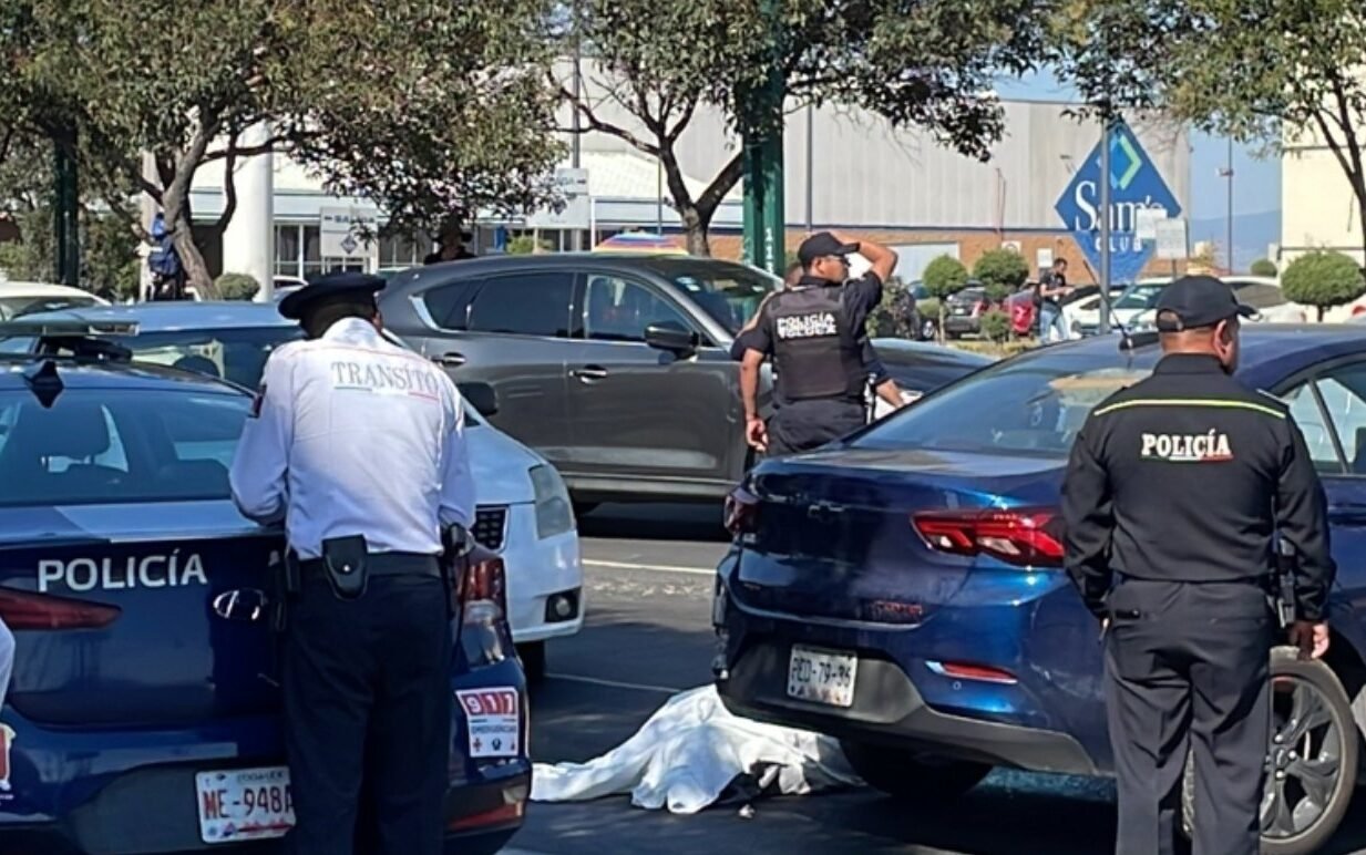 Conductores iban peleando en #Toluca; uno termina muerto sobre Av. Alfredo del Mazo