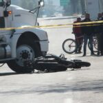 Camión de Bonafont atropella motociclista en la Toluca-Palmillas
