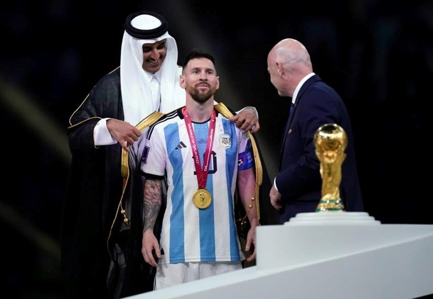 VERDADES MENTIROSAS… MESSI Y LA TÚNICA