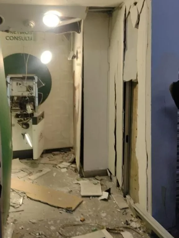 Con explosivo intentan asaltar cajero de Elektra en #Tecámac