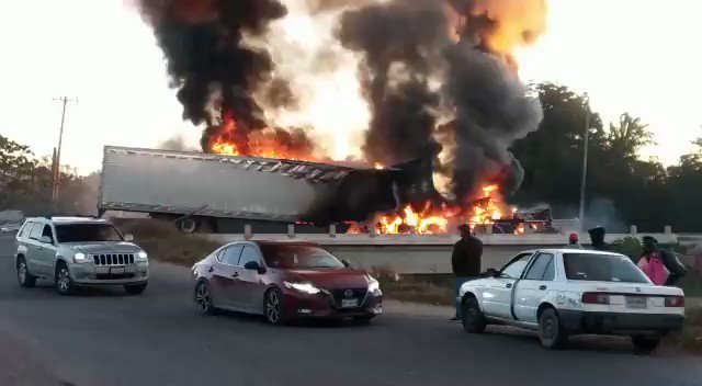 Arde Sinaloa tras captura de Ovidio; balean avión, motín, bloqueos y saqueos. Videos