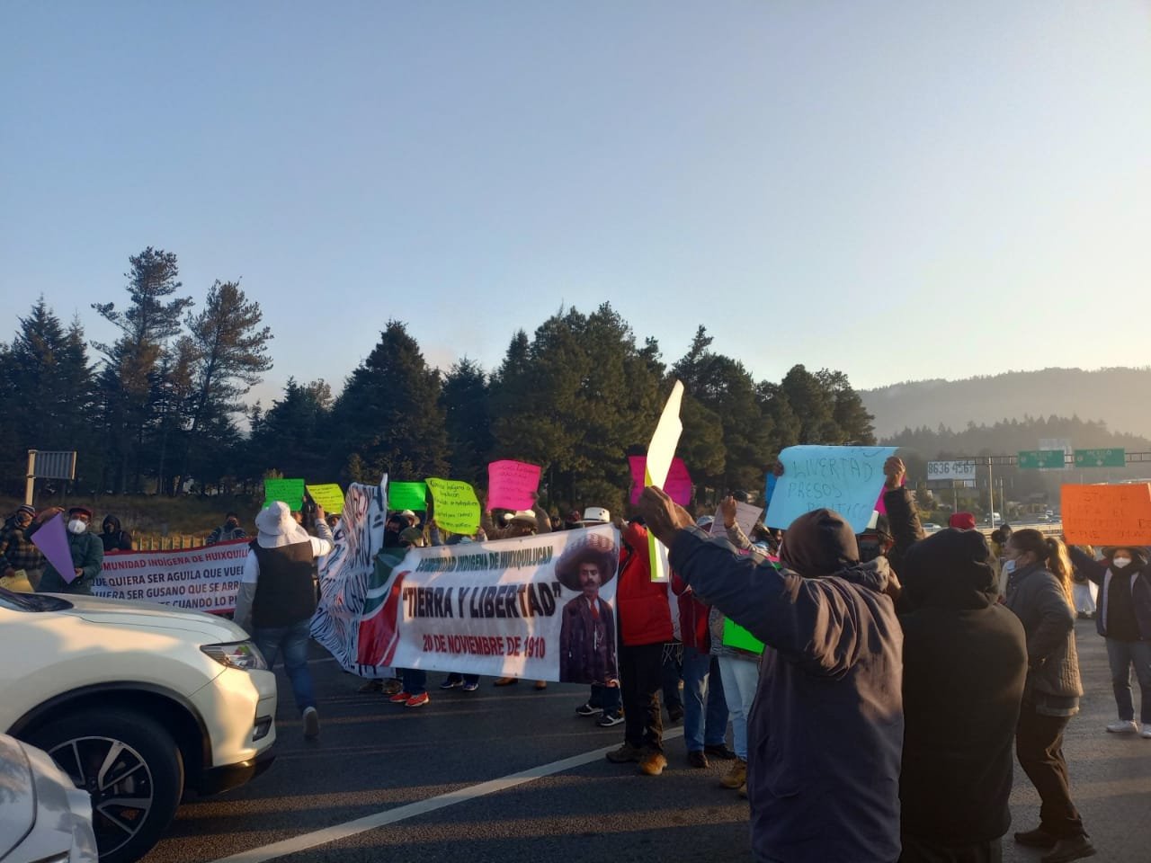 Campesinos de Huixquilucan bloquearon la México-Toluca por detención de líder comunal