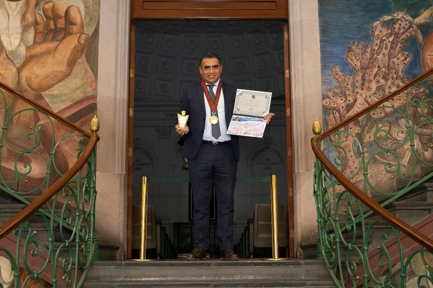 Doctorado Honoris Causa y Galardón a la Excelencia Educativa de la OIICE para docente de #UAEMéx