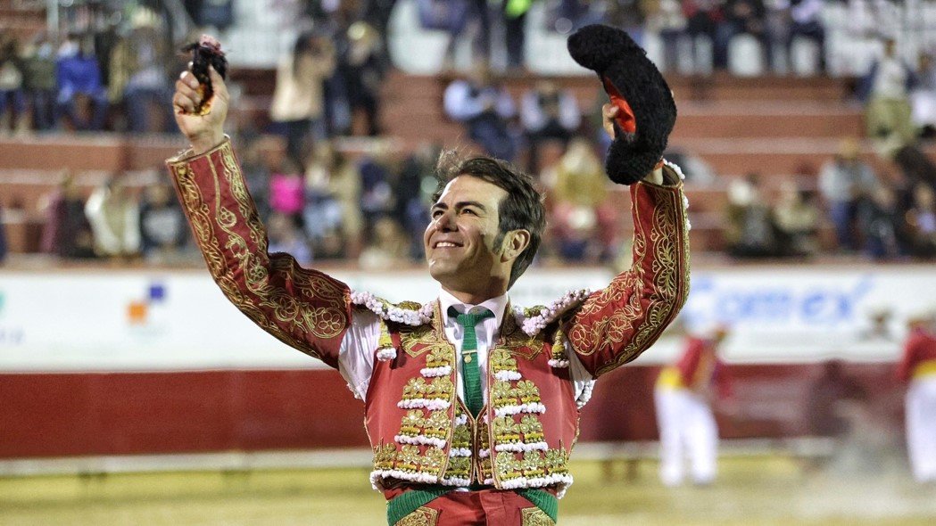 ¡Sí a los toros en Texcoco! oreja para Arturo Macías “El Cejas”, en la primera del serial