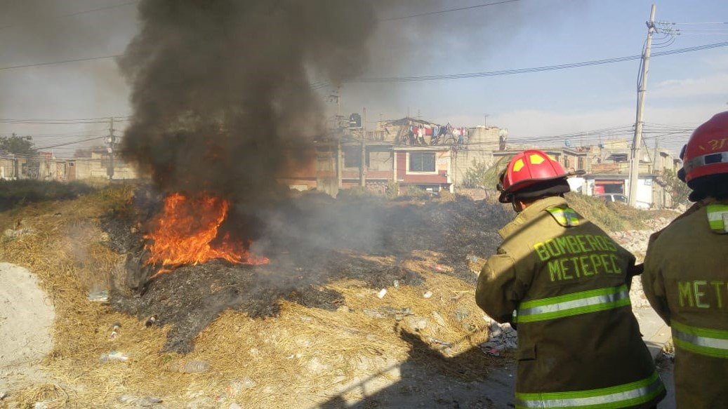 En 10 días, bomberos de #Metepec han apagado 30 incendios de pastizales