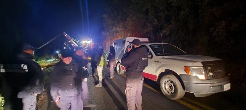 Auto con 6 personas cae al barranco en la Toluca-Temascaltepec