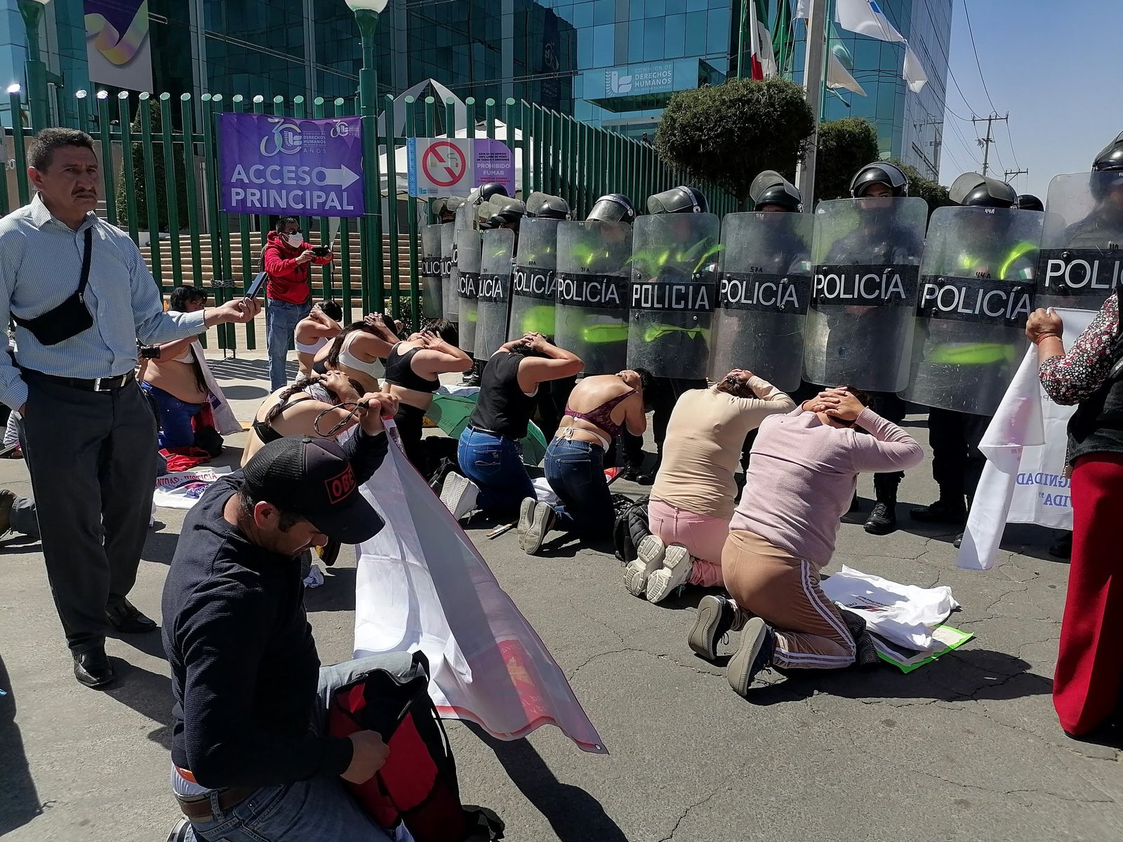 #Codhem ignora protestas populares y manda decenas de granaderos a intimidar