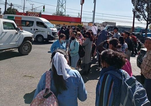 Estudiantes de la UAEMéx bloquean la México-Texcoco por falta de agua