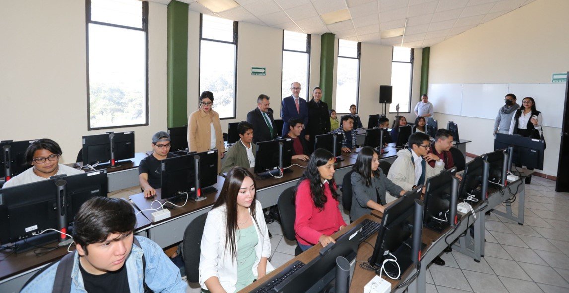 Gracias a disciplina financiera y ahorro, #UAEMéx renueva 2 mil 557 computadoras de última generación