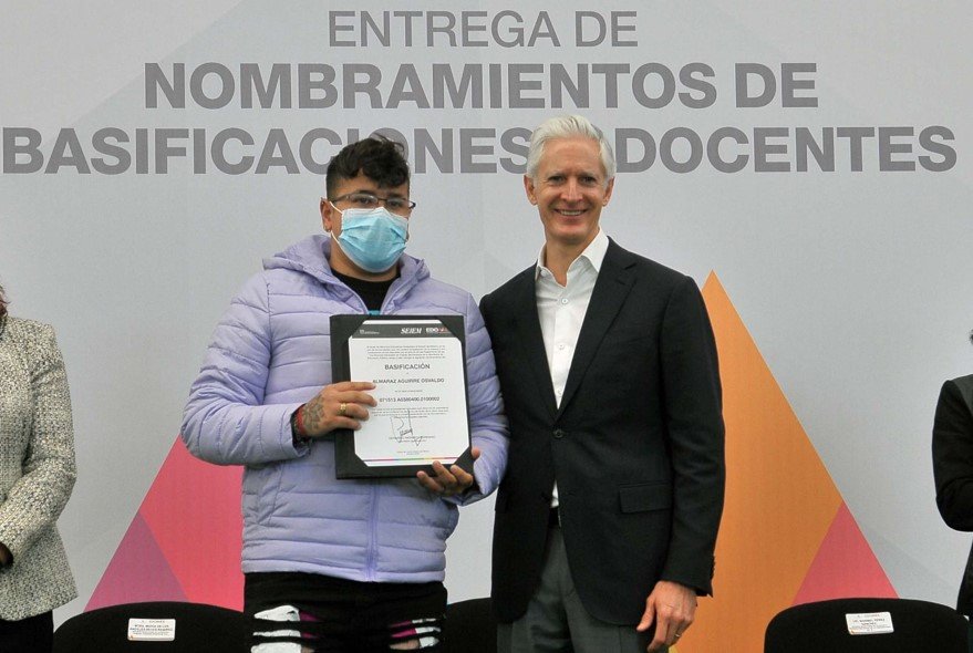 Entrega Del Mazo 10 mil 800 plazas a profesoras y profesores del #Edoméx; se compromete a otras 7 mil