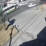 Chofer de autobús provoca accidente en #Lerma y empresa se niega a pagar. Video