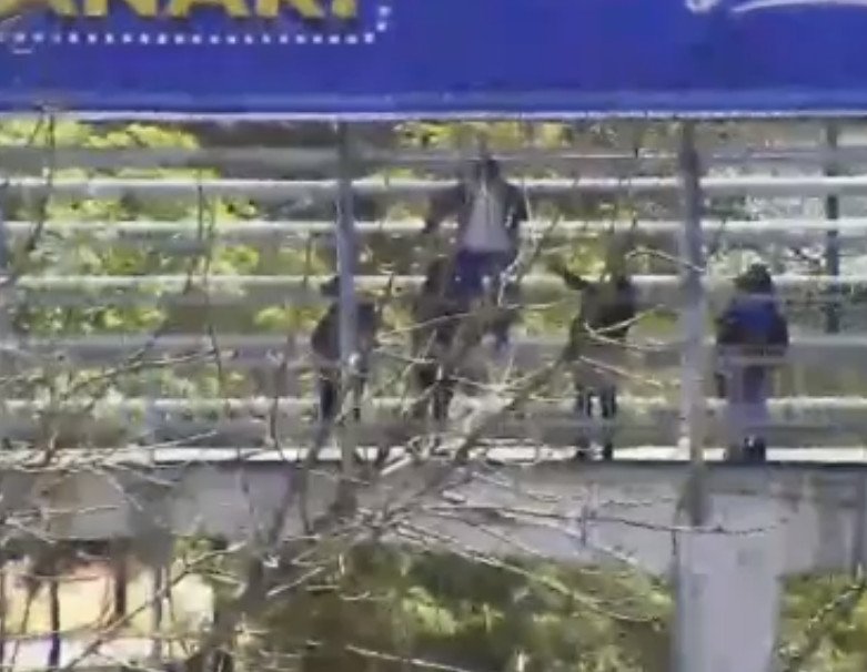 Policías de #Metepec evitan suicidio de adolescente en Av. Pino Suárez