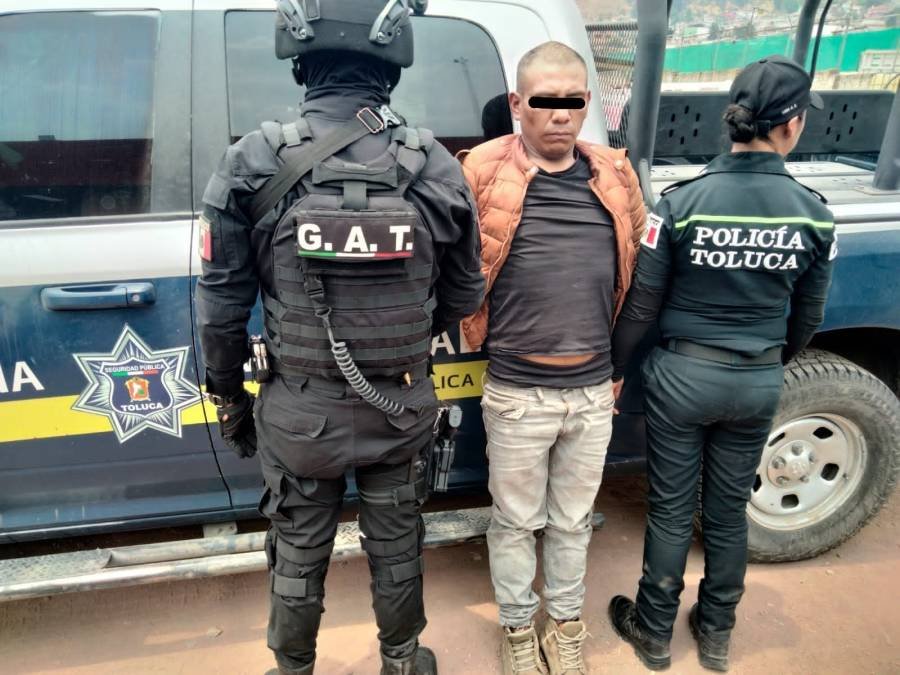 Cae sujeto con vehículos robados en #Toluca