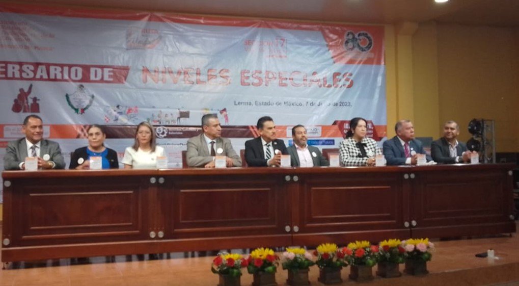 Sección 17 del SNTE reconoce a maestros de niveles especiales