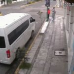 Así arrolló un autobús a motociclista en el centro de #Toluca. Video