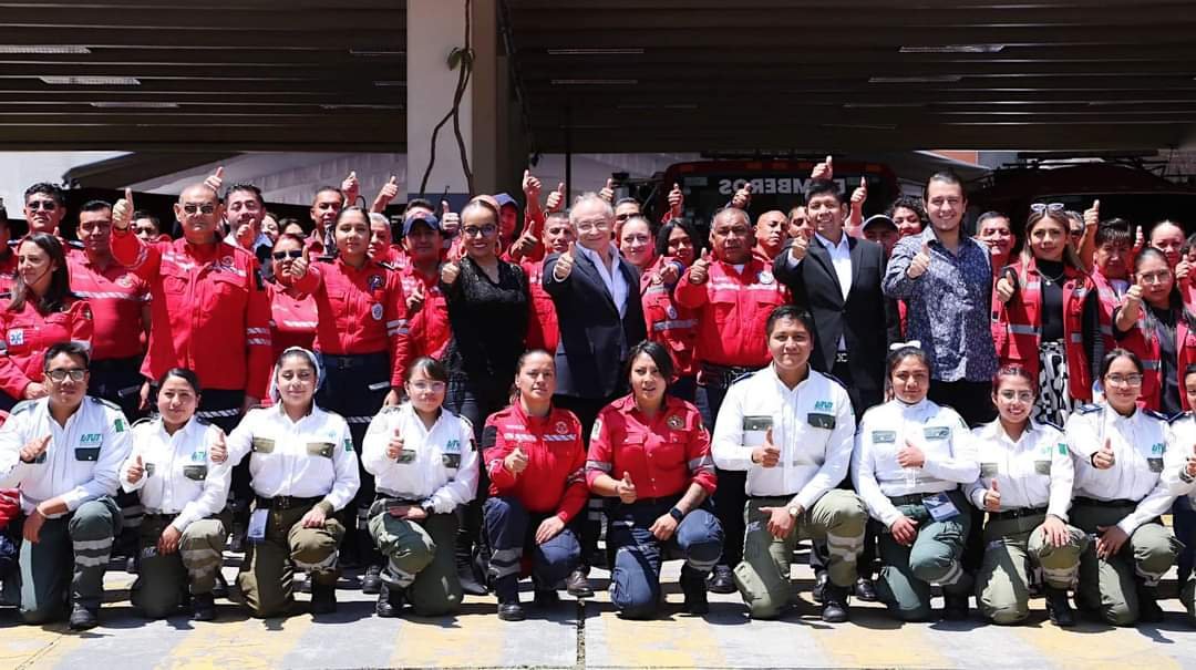Reconoce Raymundo Martínez al heroico cuerpo de bomberos como el factor clave para salvar vidas