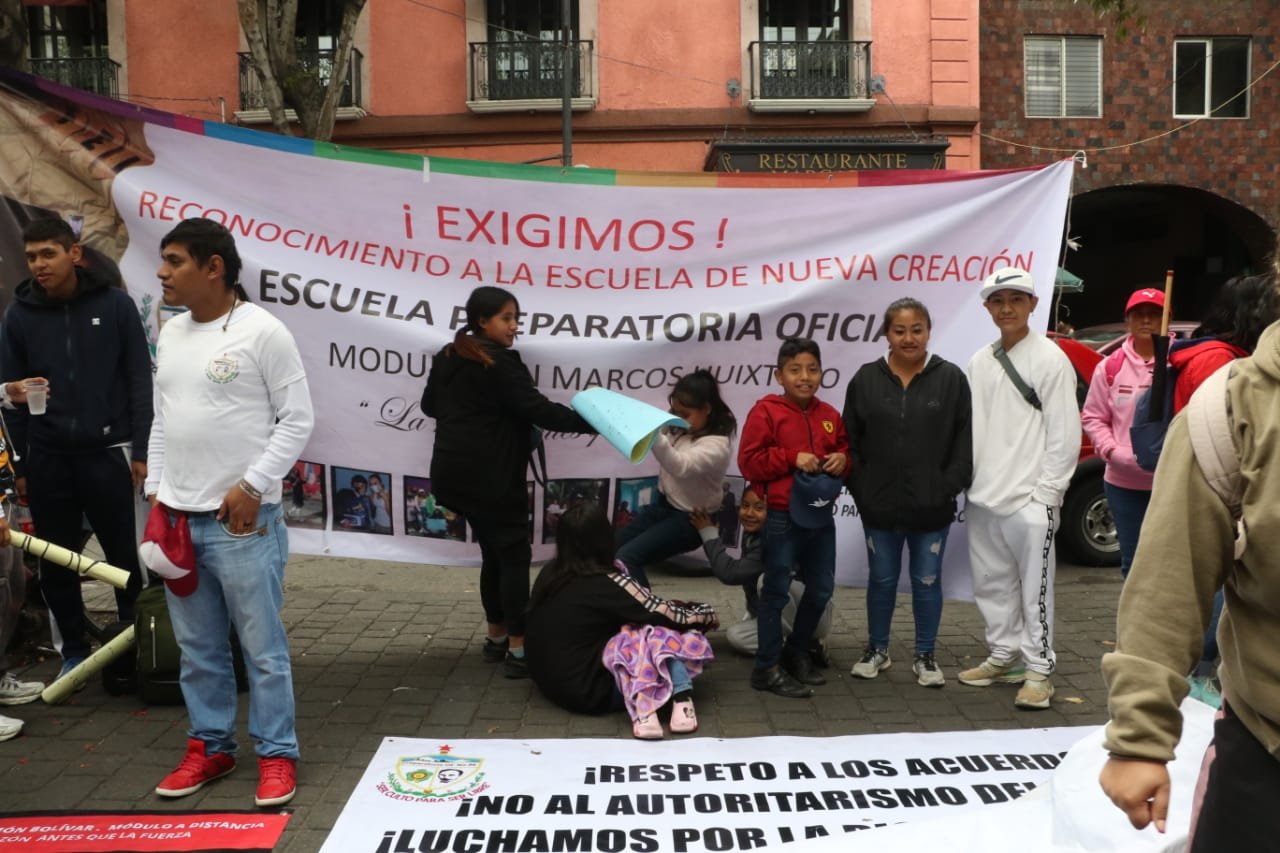 Maestros del municipio de Valle de Chalco solicitan destitución de director