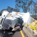 OJO: Tráiler se accidenta en la Atlacomulco-Acambay con mercancía automotriz