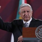 López Obrador afirma que no ve irregularidades en contienda interna de Morena