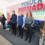 DIF #Toluca entrega bastones, andaderas y aparatos auditivos en delegación Del Parque
