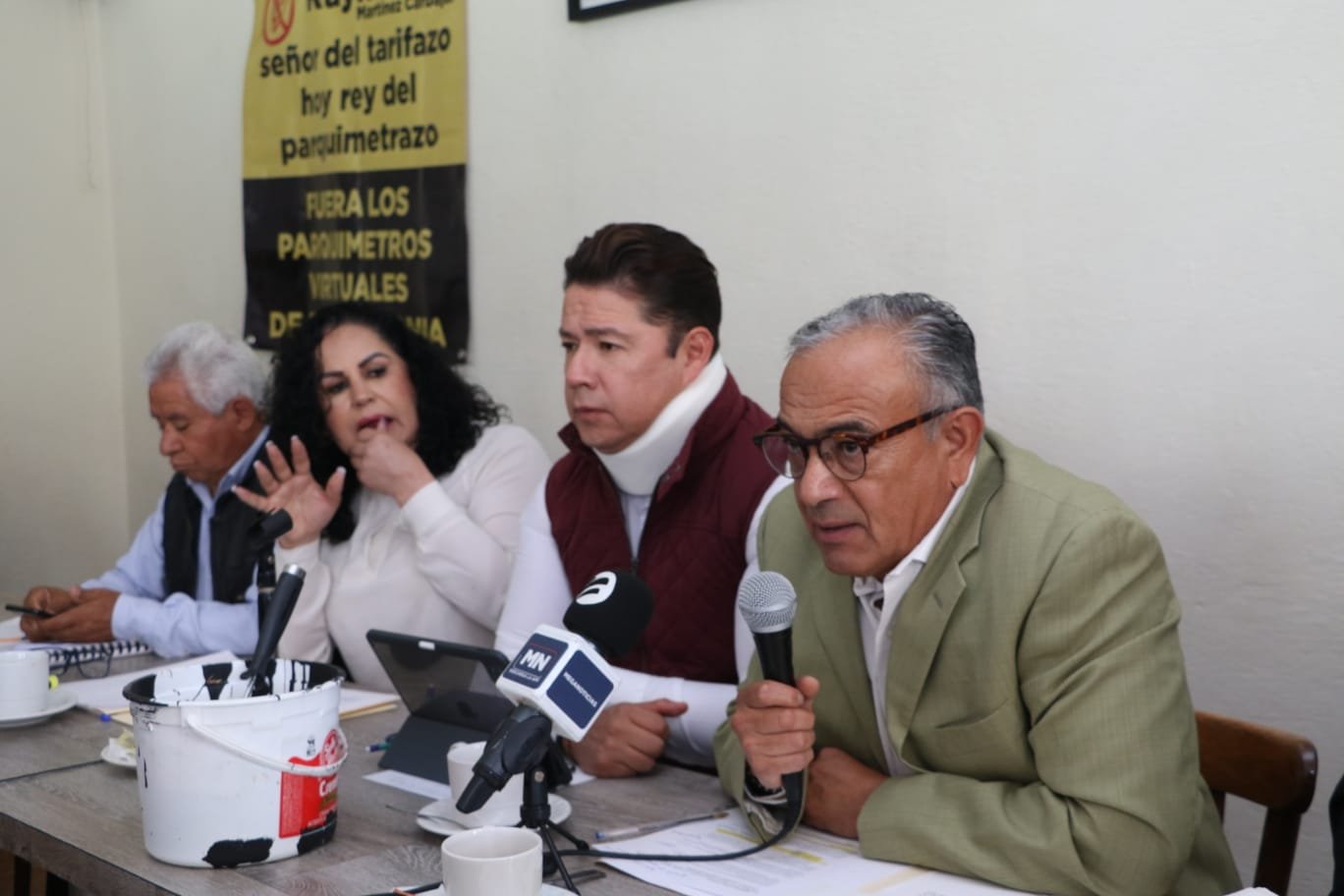 Ciudadanos y ediles de Morena se unen contra parquímetros virtuales en Toluca