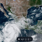 OJO: Hilary ya es huracán categoría 2, empieza a provocar tormentas y se dirige a costas mexicanas