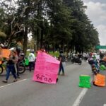 Repartidores colapsan Paseo Tollocan en protesta por inseguridad