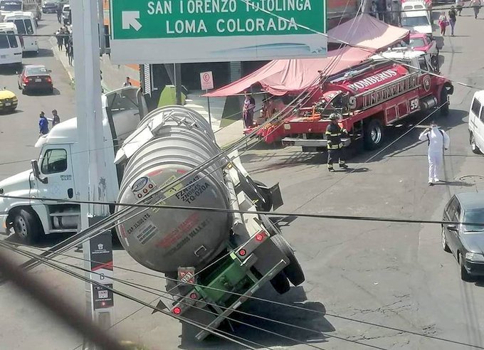 Pipa en riesgo de explotar provoca desalojo de 2 mil personas en #Naucalpan