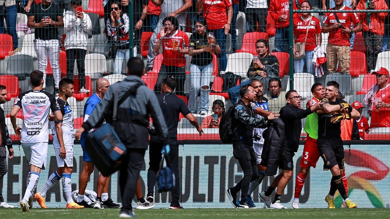 Por qué se iba a pelear Tiago Volpi con directivo del Querétaro; #Toluca sale a defenderlo