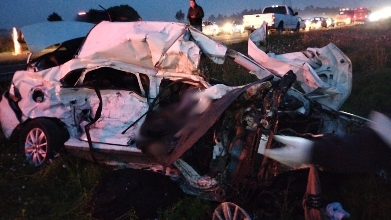 Al menos 5 muertos tras fuerte carambola en la Toluca-Zitácuaro