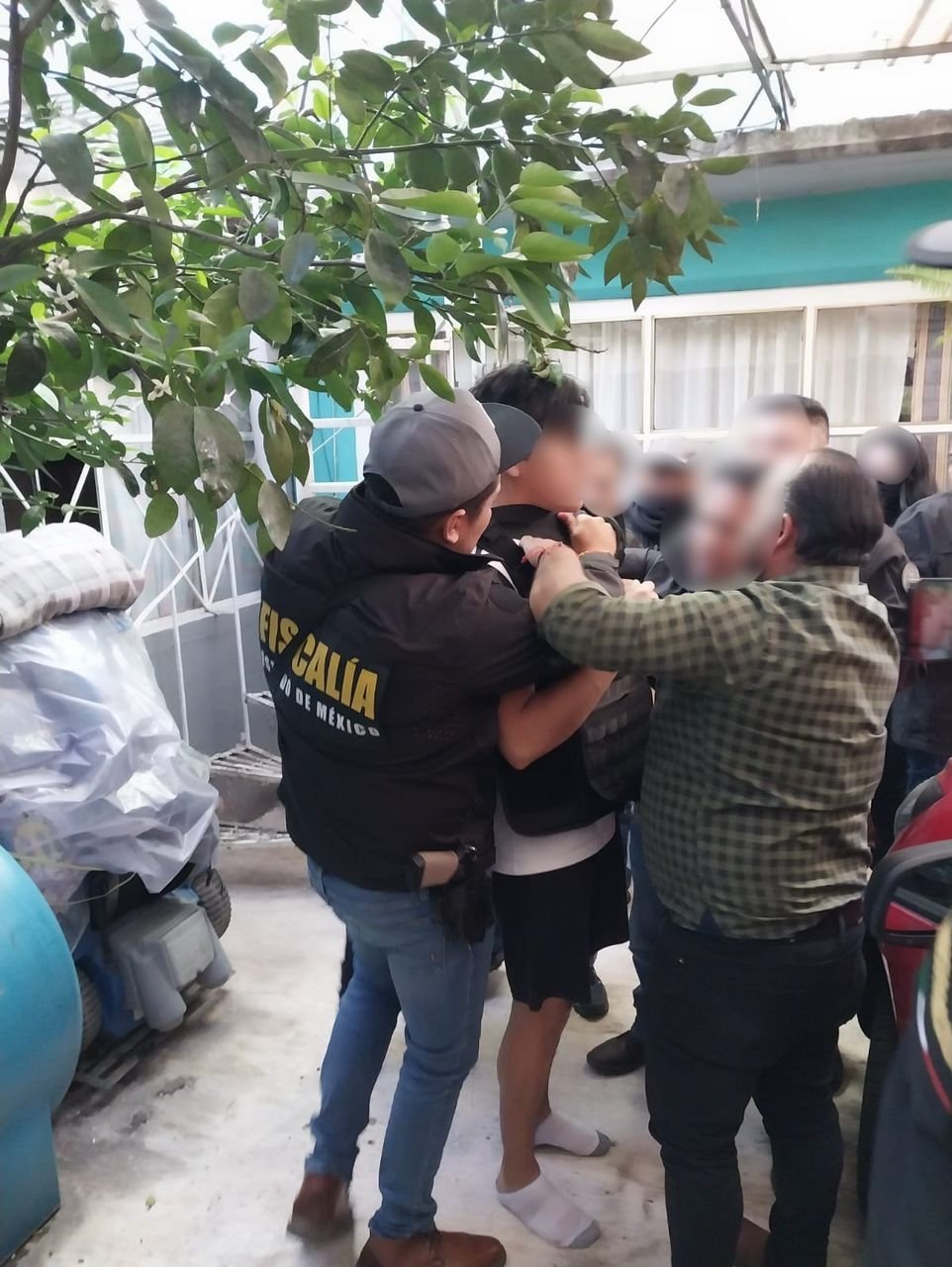 Capturan a Braulio «N», el sujeto que golpeó a una empleada en tienda de ropa en #Naucalpan