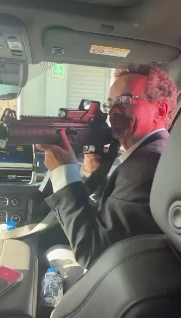 Destituyen a embajador británico en México, tras apuntar con arma contra colaboradores