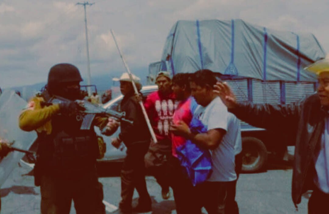 Crónica de la represión policial que mató a dos campesinos que protestaban contra Granjas Carroll; la lucha sigue