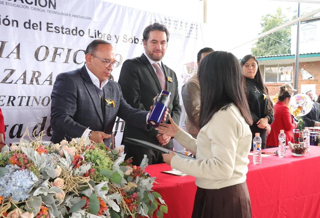 Alcalde de #Zinacantepec participa del cierre del ciclo escolar