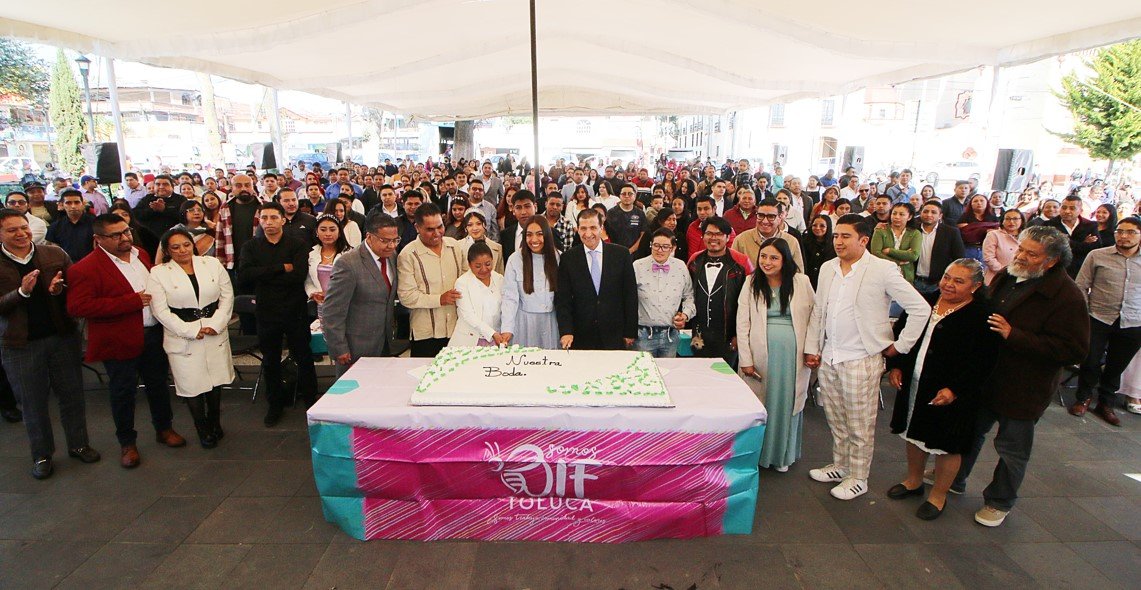 Organizó DIF Toluca la boda de 98 parejas