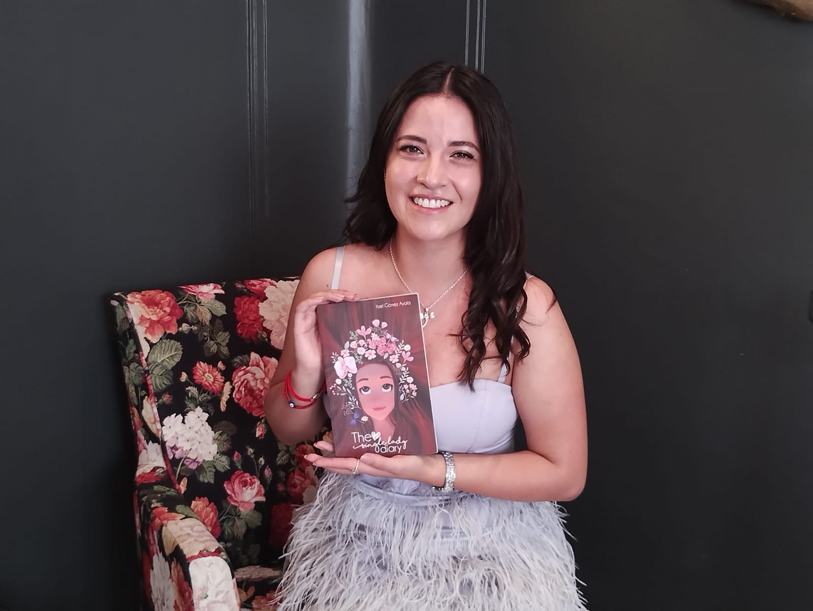 Presentan el libro, Diario de una Chica Soltera de Itzel Cortez Ayala