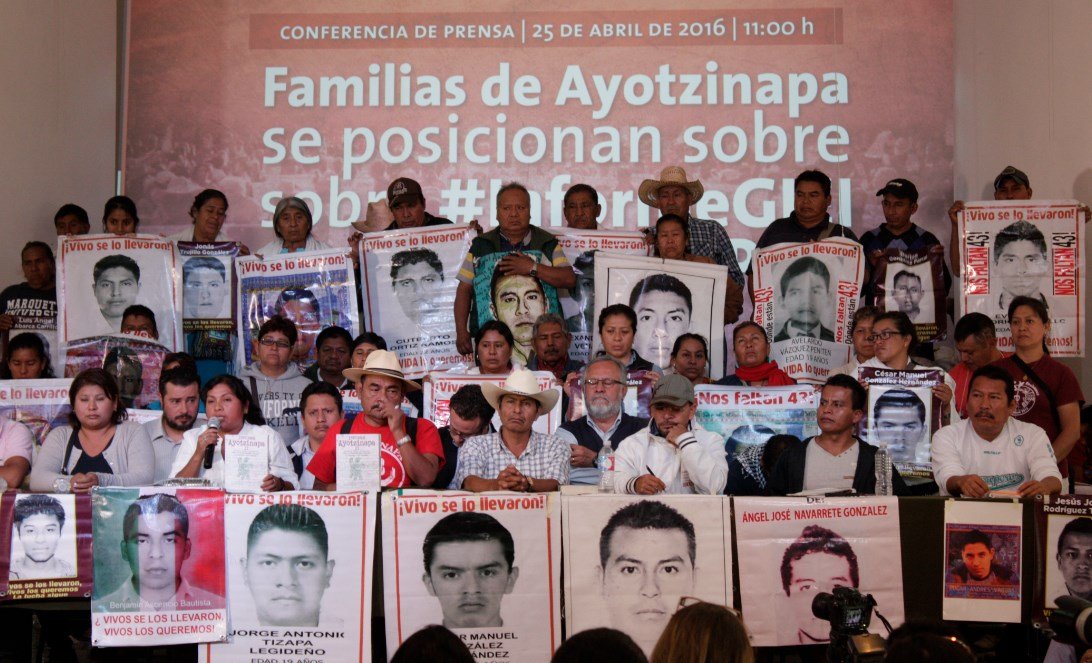 Padres y Madres de Ayotzinapa, responden a carta de López Obrador