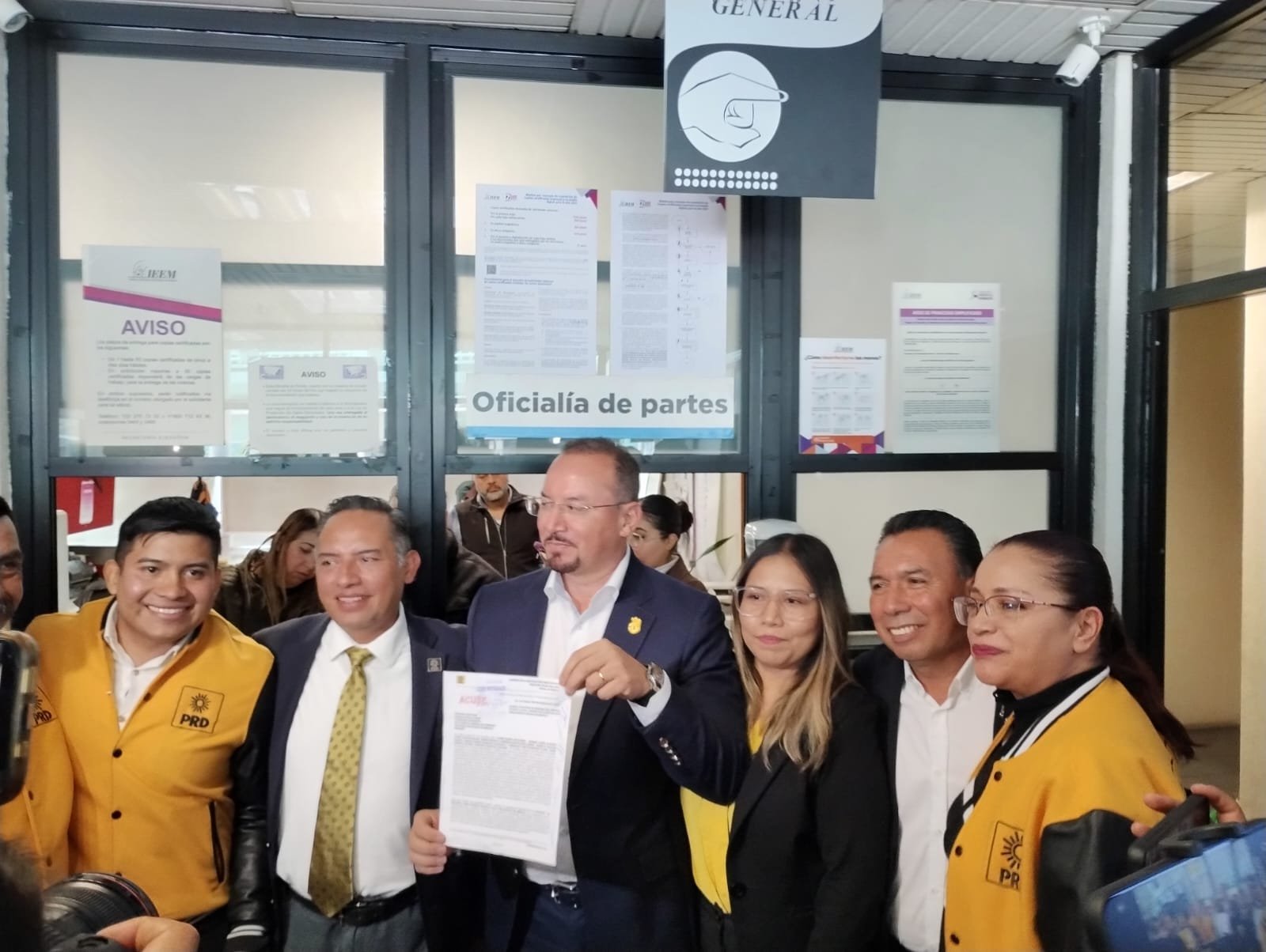 PRD Estado de México presenta solicitud de registro como partido local